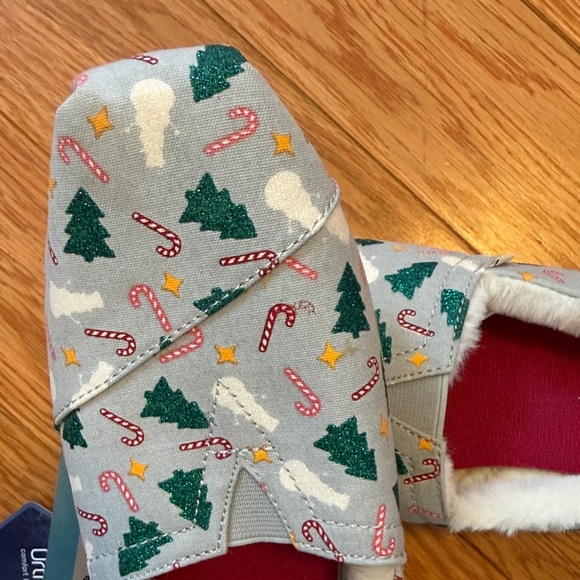 TOMS Festive Gray and Red Women's Slippers - Picture 2 of 4